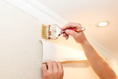 Pose de papier peint à Pommiers-en-Forez — revêtements muraux et toiles de verre